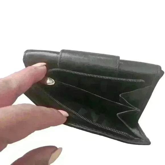 Furla Vintage Black Leather Compact Wallet - Picture 3 of 13